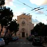 Ed � proprio dalla chiesa del Redentore che iniziamo il nostro viaggio: siamo alla fine di via Crisanzio, di fronte alla sua facciata neoromanica eretta nel 1935
